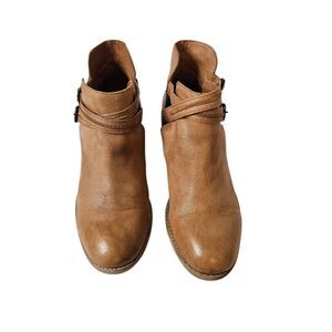 Diba True Road Map leather ankle booties, tan. Size 8.